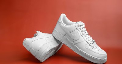 Białe sneakersy damskie - które marki robią je najlepiej?