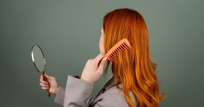 Pielęgnacja włosów farbowanych - sekrety zachowania pięknego koloru